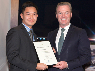 Minister for Defence Industry, the Hon Christopher Pyne presented Dr Long Nguyen his Young Innovator Scholarship. Minister for Defence Industry, the Hon Christopher Pyne presented Dr Long Nguyen his Young Innovator Scholarship.