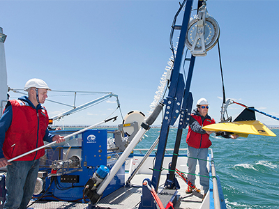 Defence researcher Phil Jackson (left) and colleague Bradyn Gray retrieve a TAPS tow-body during a trial in South Australia's Spencer Gulf. TAPS