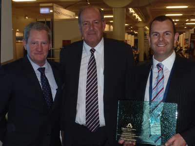 (L-R) Joe Rears, Director Aviation (One Atmosphere), Defence Minister Senator David Johnston and Tim Lyons, Managing Director (One Atmosphere) with the Innovation Award. (L-R) Joe Rears, Director Aviation (One Atmosphere), Defence Minister Senator David Johnston and Tim Lyons, Managing Director (One Atmosphere) with the innovation award.